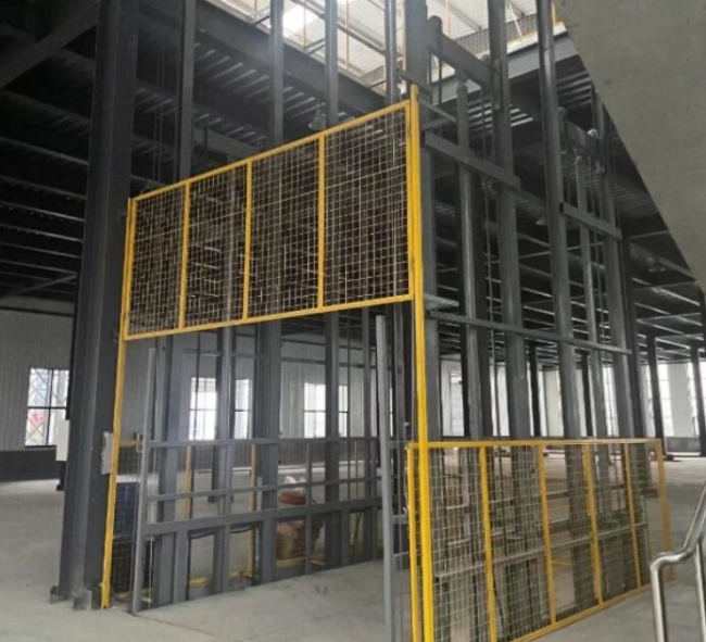 让胡路请详细介绍一下货梯安装在室外的维护方法