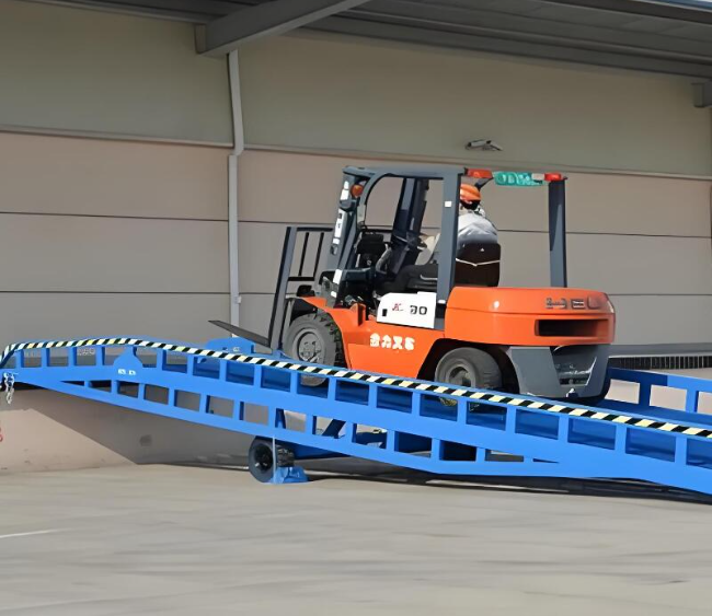 让胡路移动式卸货平台（叉车用）